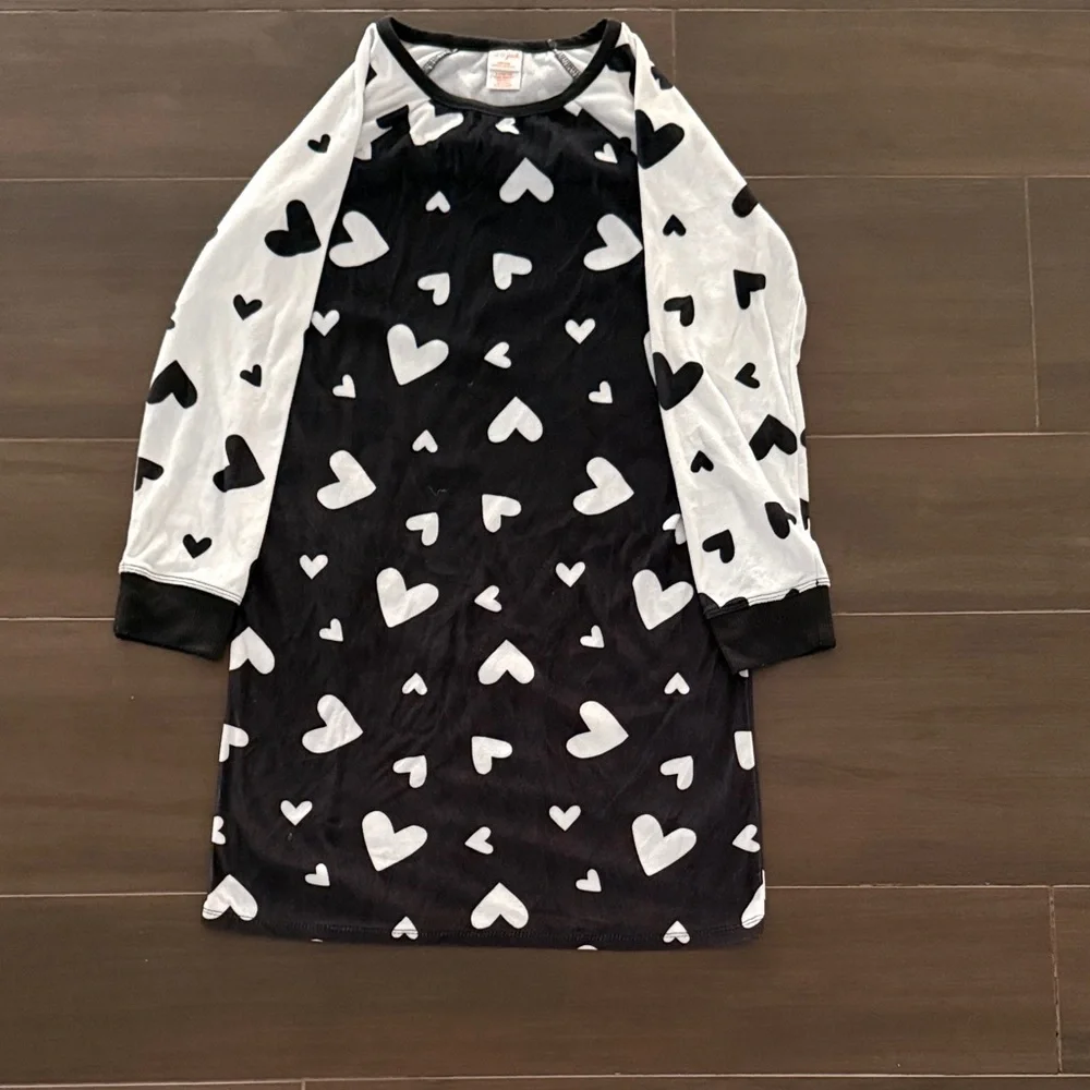 Cat & Jack Fleece Black Nightshirt with White Heart Print